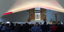 Fieles llegan a La Lomita; agradecen a la Guadalupana