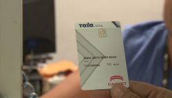 Entregan tarjetas inteligentes a trabajadores del sector salud