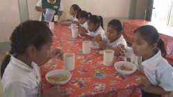 Revisan programa de escuelas de tiempo completo