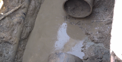 Empresa de gas natural causa enorme fuga y desabastecimiento de agua en la ciudad