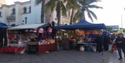 Se instalan comerciantes en la Plazuela de Catedral