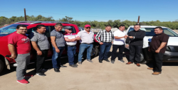Entrega de dos camionetas a pescadores de las Aguamitas