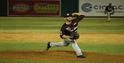 Tomateros pega primero en Mazatlán