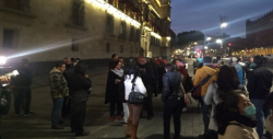 Trabajadores despedidos del SAT se manifiestan en Palacio Nacional
