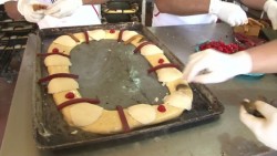 Elaboran roscas de reyes para 6 de Enero