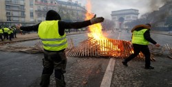 Macron denuncia la violencia en las protestas de los "chalecos amarillos"