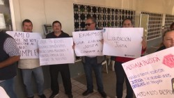De nuevo se manifiestan ex trabajadores del SAT
