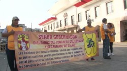 Se manifiestan trabajadores de Vectores de Sinaloa