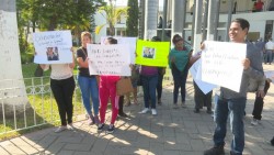 Se manifiestan precaristas en palacio municipal de Ahome
