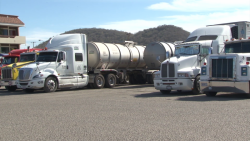 Denuncian choferes de trailers carreteras inseguras