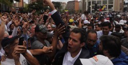 El líder del Parlamento se autoproclama presidente de Venezuela