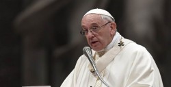El papa recuerda a policías muertos "por odio del terrorismo" en Colombia