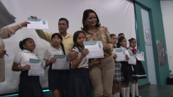 Premian a ganadores de concurso de carteles