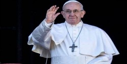 Papa se dirige a los cristianos del golfo Pérsico en una misa multitudinaria