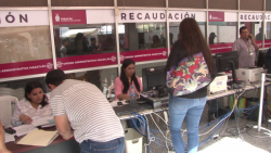 Atienden a contribuyentes en pasillos de unidad administrativa