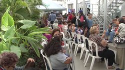 Entregan boletos gratuitos a personas discapacitadas y adultos mayores para el carnaval