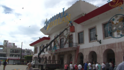 Decoraciones de carnaval en Palacio Municipal