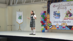 Niños de primaria participan en concurso de cuenta cuentos