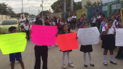 Exigen maestro en primaria de Walamo, cierran acceso a la escuela