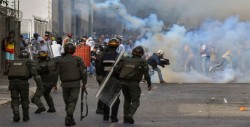 Prensa cubana defiende labor en Venezuela frente a acusaciones de injerencia