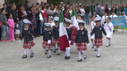 Desfilan niños de preescolar por día de la bandera