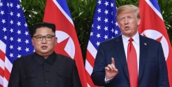 Trump llega a Hanoi para su cumbre con Kim sin elevar las expectativas