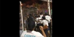 Se quedan fuera de concierto de Banda El Recodo y entran a la fuerza