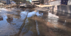 Fuga de agua por calle Principal