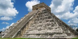 Encuentran cientos de piezas en cueva ritual de ciudad maya Chichén Itzá