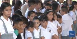 Buena presencia de alumnos al entrar el horario de verano