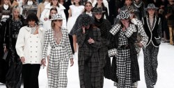Chanel rinde homenaje a Karl Lagerfeld en su desfile