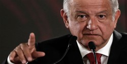 López Obrador desmiente "falsedades" de expedientes secretos sobre su pasado