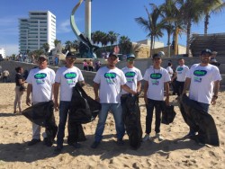 Realizan limpieza de playas en Mazatlán