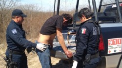 Fue “levantado”  y lo golpean