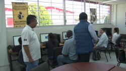 Plaza comunitaria para educación por línea