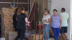 Aprovechan día de descanso para realizar limpieza y acomodo de oficina