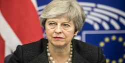 May pide la prórroga del "brexit" hasta el 30 de junio para superar la crisis