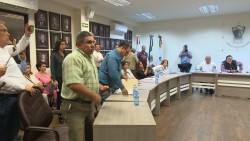Regidores abandonan cabildo en medio de la sesión