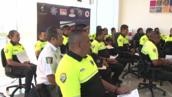 Capacitan a elementos de policía turística