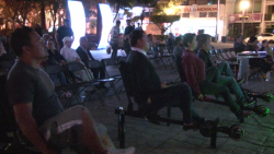 Pedalean por función de cine