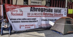 Diputados mexicanos vuelven a suspender sesión por el bloqueo de maestros