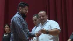 Entregan becas del programa jóvenes construyendo el futuro