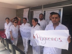Enfermeros realizan paro de labores en el Hospital General de Mazatlán