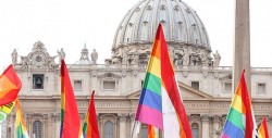 Por primera vez en la historia Vaticano recibe a delegación LGBT