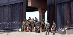 Trump dice que podría enviar más militares a la frontera con México