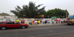 Siguen las manifestaciones en la Ángel Flores