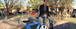 ¡Ingenio Mexicano! joven creó una bicicleta a base de papel reciclado