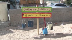 Sorprenden a bañistas contenedores de colillas y PET en playas mazatlecas