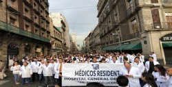 Ministerio de Salud de México se compromete a pagar a los médicos residentes