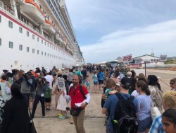Llegan a Mazatlán casi 10 mil cruceristas este martes